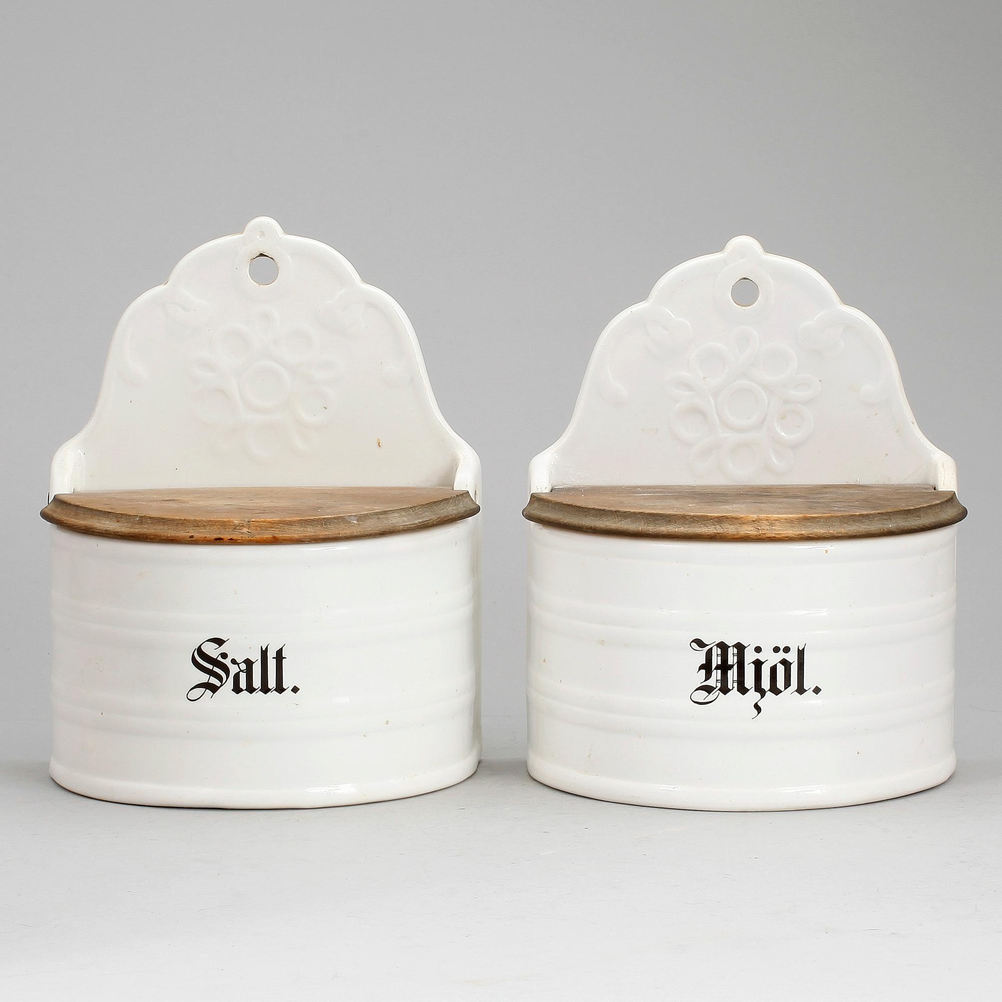 SKÄPPOR, 2 st, porslin, Villeroy & Boch, Dresden, 1900-talets första hälft.