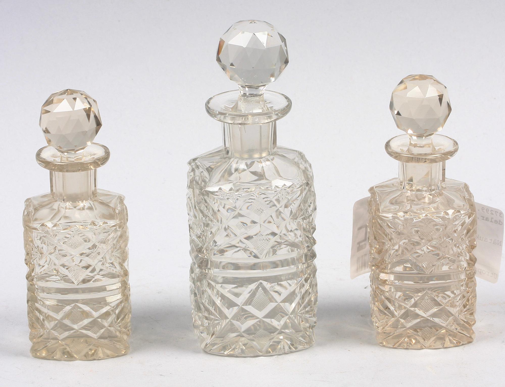 PARTI GLASFÖREMÅL, 8 delar.