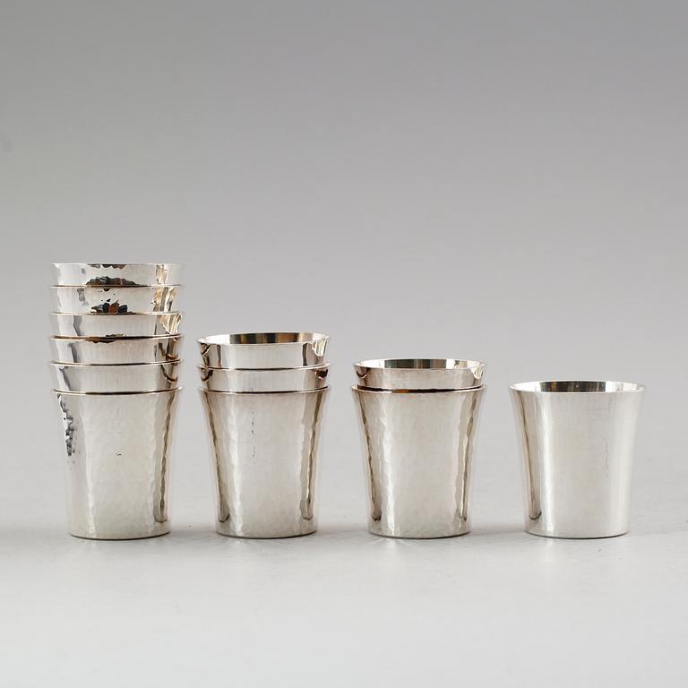 PUNCHMUGGAR, 12 st, silver, Mema, 1975. Vikt ca 479 gram.