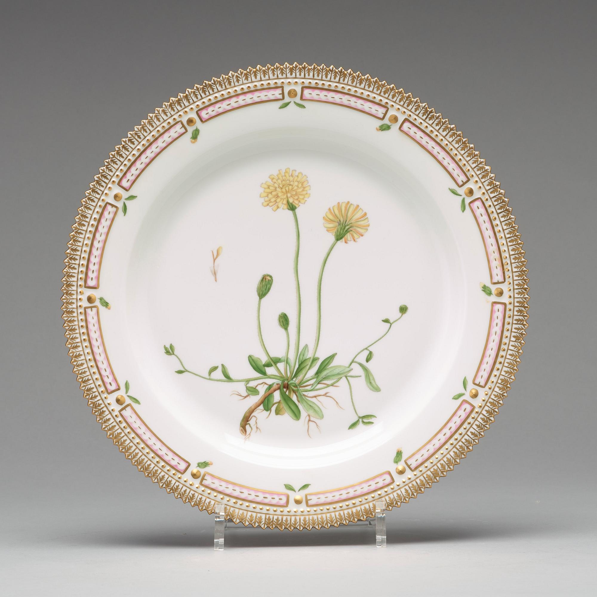 TALLRIKAR/FAT,  åtta stycken, porslin. "Flora Danica", Kungl. Dansk, 1900-tal.