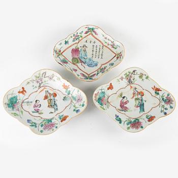 Three porcelain dishes, China, 19th century.