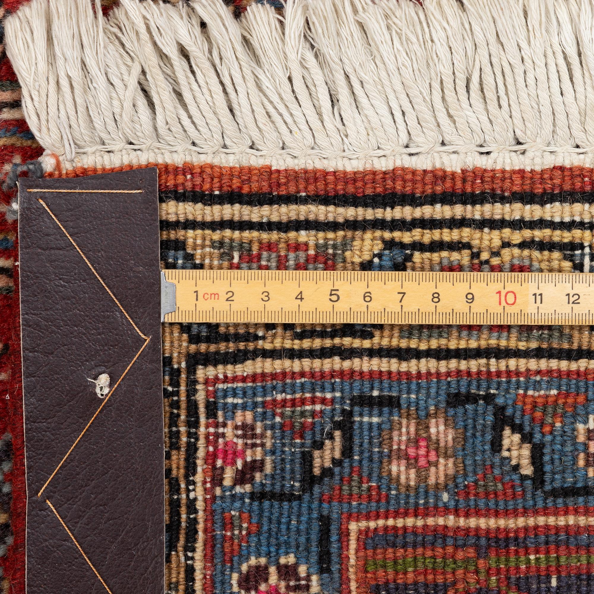 An Ardabil carpet approx. 295 x 200 cm.