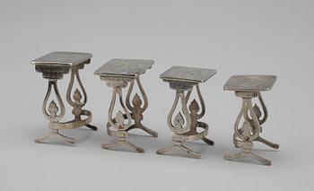MINIATYRMÖBLER och STRYKJÄRN, 10 delar, silver, sekelskiftet 1900. Totalvikt 100 gr.