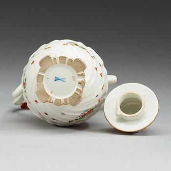 TEKANNA med LOCK, porslin. Meissen, 1900-tal.