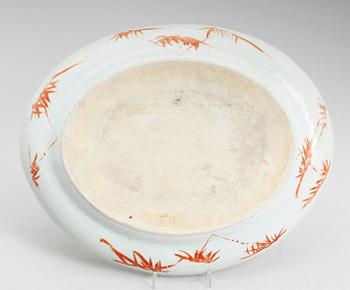 STEKFAT, porslin, Kina, Qianlong 1736-1795.