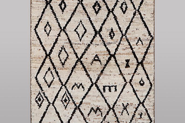A runner carpet, Morocco, Berber, ca 286 x 86 cm.