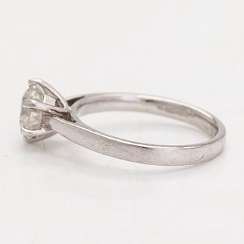 Ring, 18K vitguld, briljantslipad diamant ca 1.30 ct.