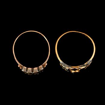 RINGAR, 2 st, 18 och 23 k guld, 1833 och 1902. Total vikt ca  6 gram.