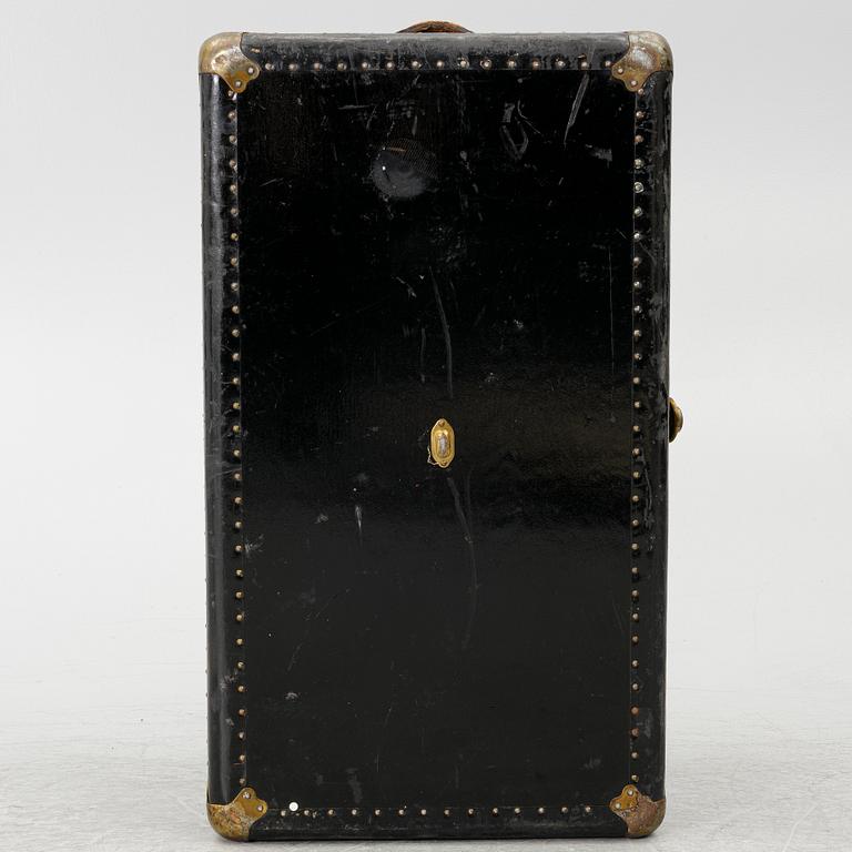 A trunk, first half of the 20th century.