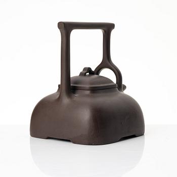 Wang Hongfen, A nrown yixing teapot, 1980s.