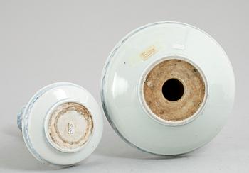 RÖKELSESTÄLL, 2 st, porslin, Kina, 1800-tal.