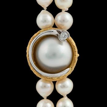 OLE LYNGGAARD, a cultured pearl necklace.