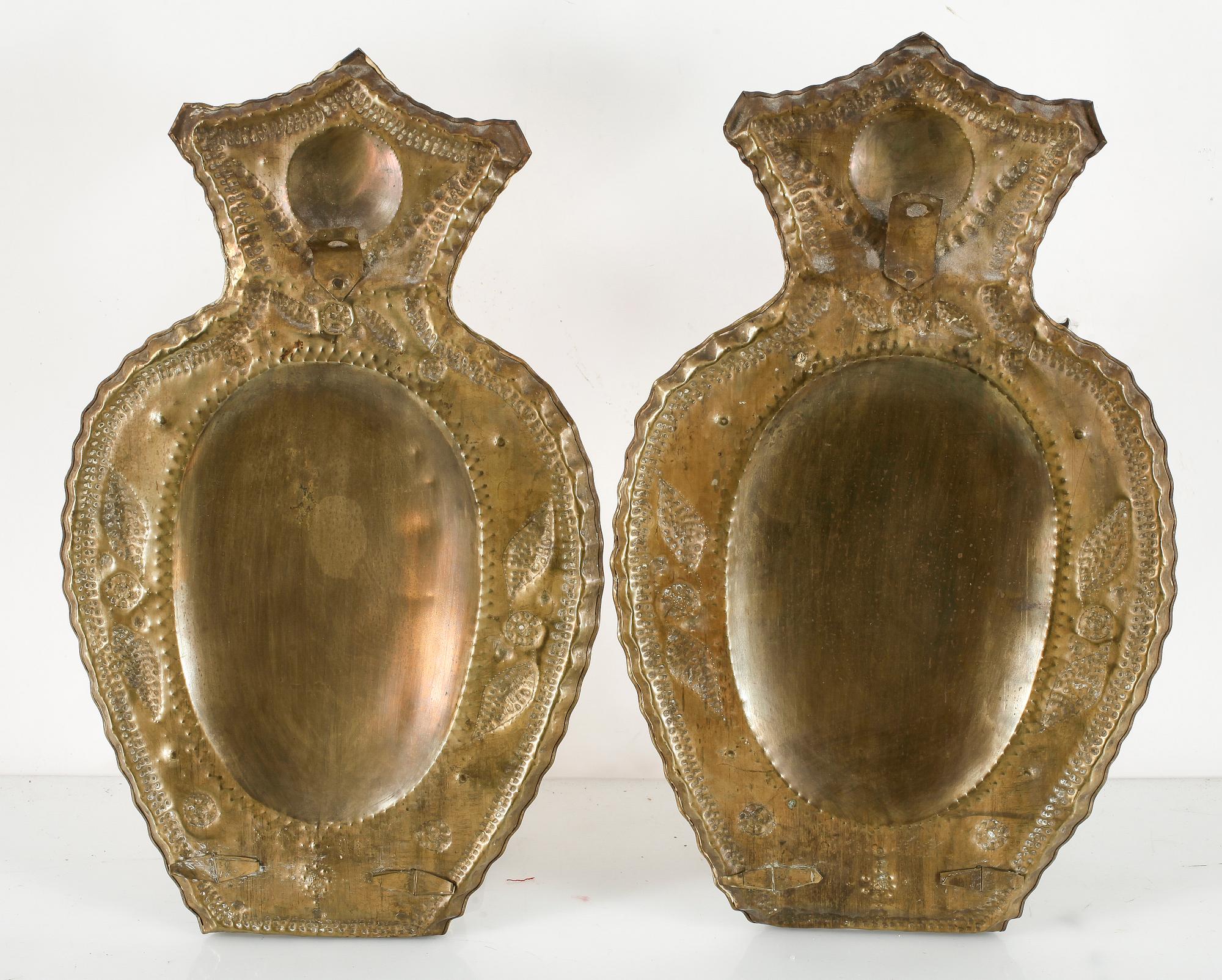 LJUSPLÅTAR, ett par, mässing, barockstil, 1900-talets första hälft.