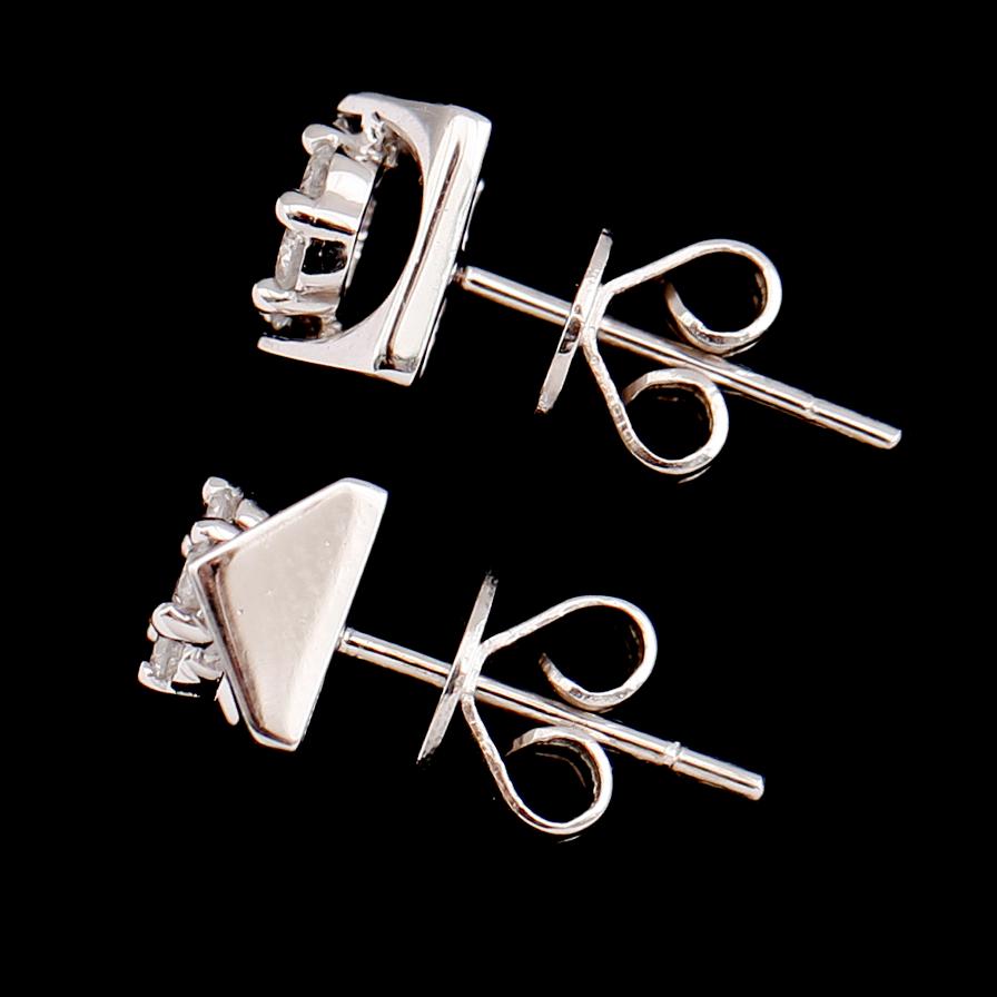 ÖRHÄNGEN, 1 par, 18 k vitguld, briljantslipade diamanter tot 0.31 ct.