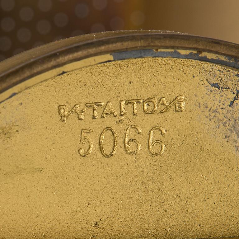 PAAVO TYNELL, PÖYTÄVALAISIN, malli 5066, Taito Oy, 1940-luku.