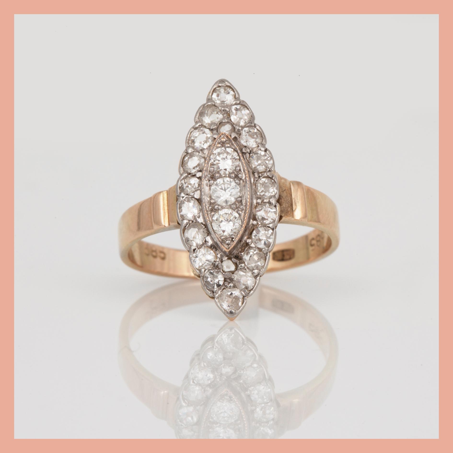 RING, 14K guld med gammal och briljantslipade diamanter tot ca 1,51 ct. Total vikt ca 3,72 g.