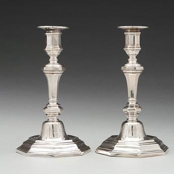 LJUSSTAKAR, ett par, Frankrike 1700-talets förra hälft, barock.