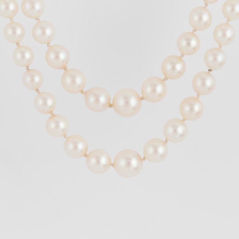 PEARL NECKLACE, silver clasp with amethyst.