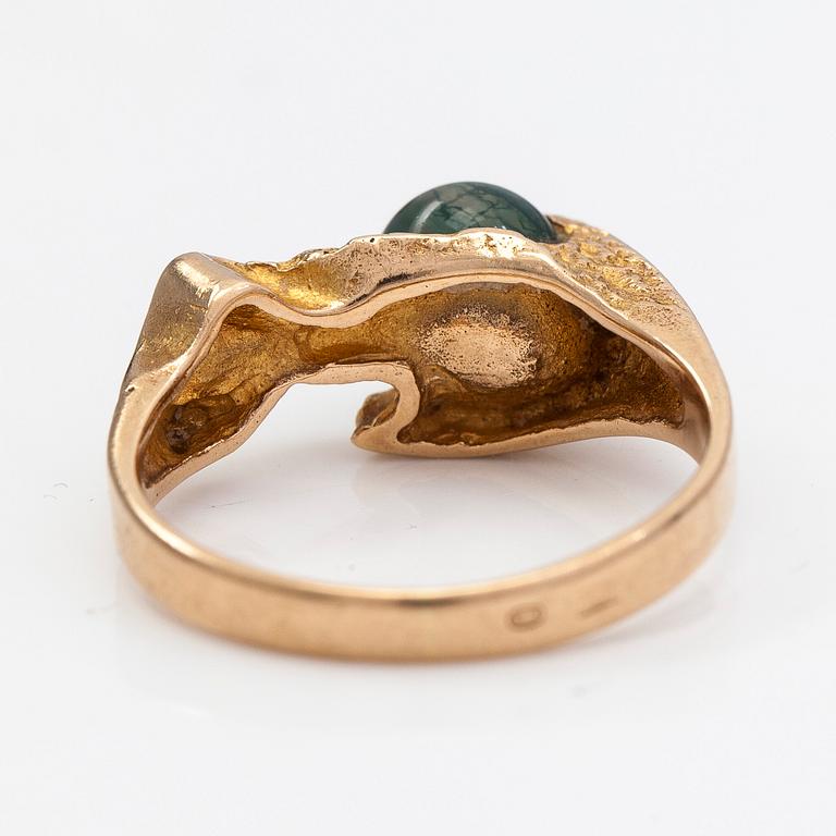 Björn Weckström, a 14K gold ring 'Hidden agate' with a moss agate for Lapponia 1971.
