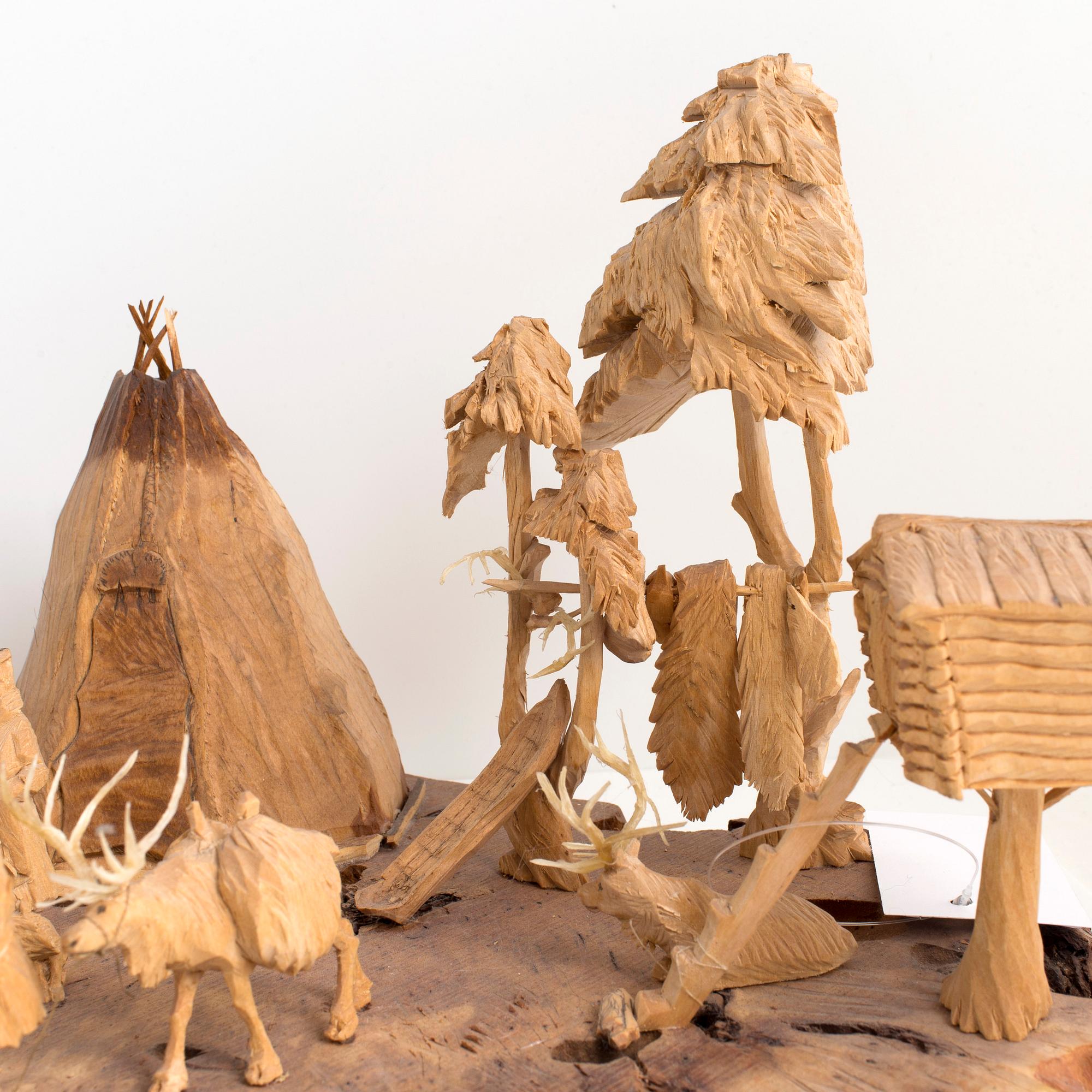 MARTIN STENSTRÖM, Jutsajaure, skulpturgrupp, snidat trä, signerad M.S. och daterad Jutsajaure 1987.