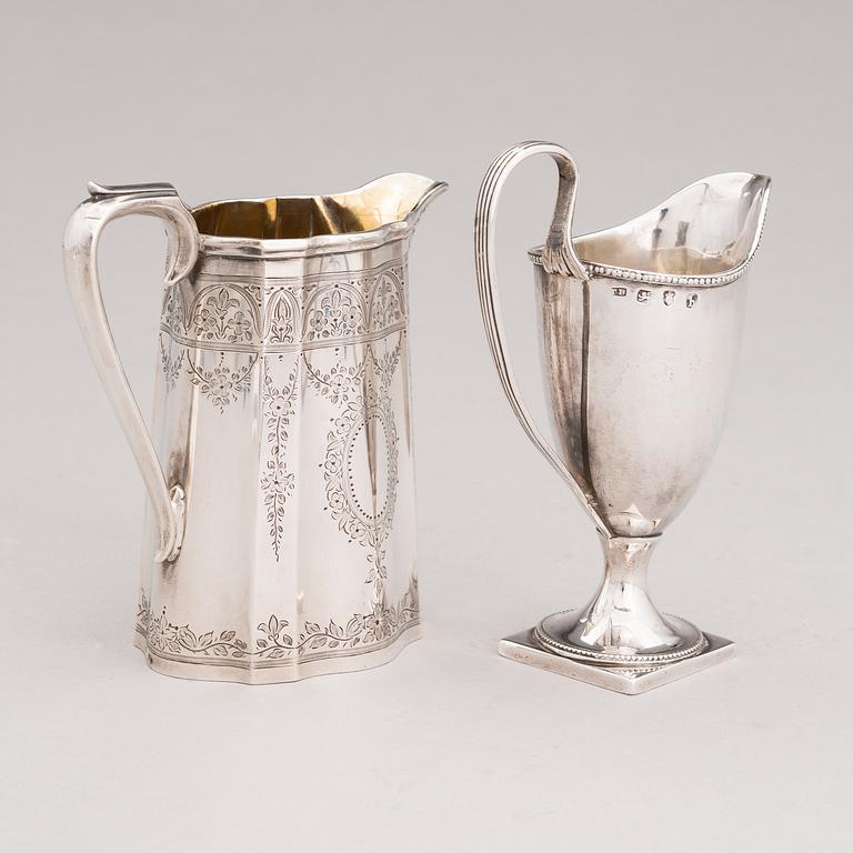 GRÄDD- och MJÖLKKANNA, sterling silver, Thomas Hyde 1783 resp. Walter & John Barnard 1877, London.