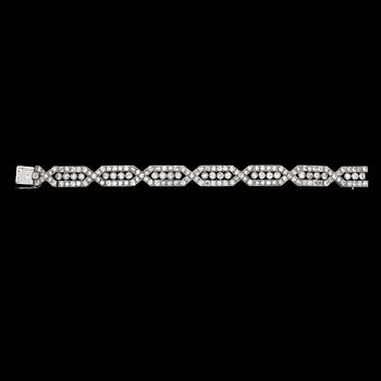 ARMBAND, briljant- och gammalslipade diamanter, tot. ca 12 ct. Art Deco, 1930-tal.