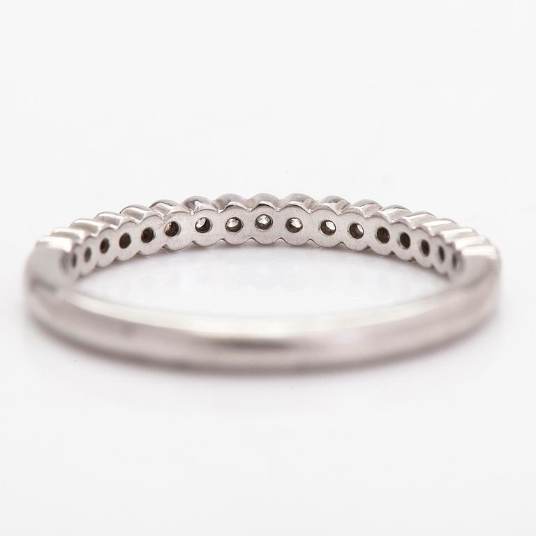 Ring, alliansring "Lace Minimalism", platina och briljanter tot. ca 0.16 ct. Anette Tillander, Helsingfors 2019.