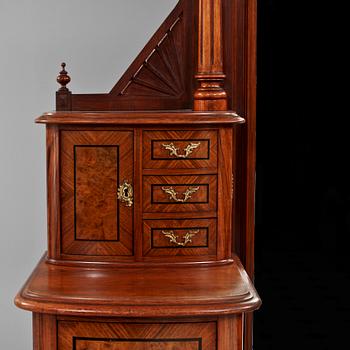 HALLMÖBEL, nyrenässans, 1800-talets andra hälft.