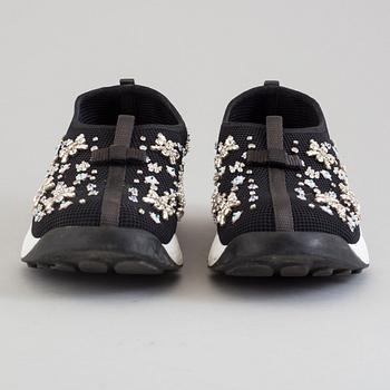 a pair of CHRISTIAN DIOR 'Dior Fusion' sneakers, size 39.