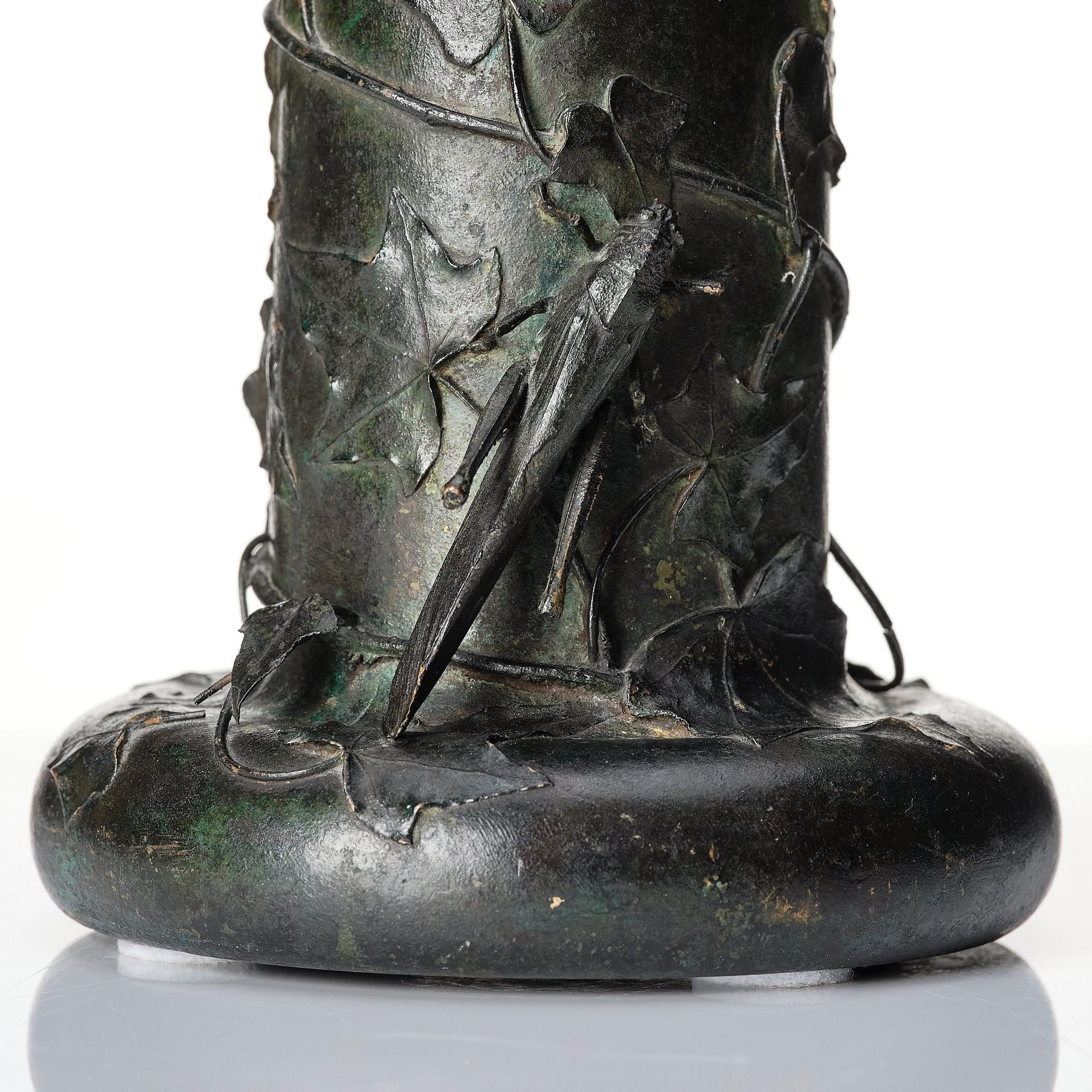 Hugo Elmqvist, vas, patinerad brons, jugend.