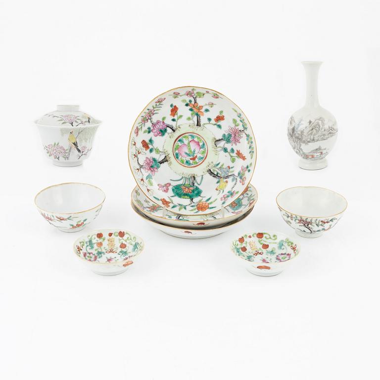A group of Chinese porcelain objects, late Qing dynasty/20th Century. (9 pieces).