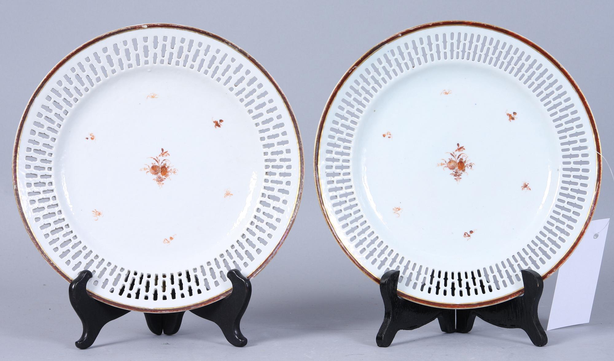 GALLERFAT, ett par, porslin, Kina, 1700/1800-tal.