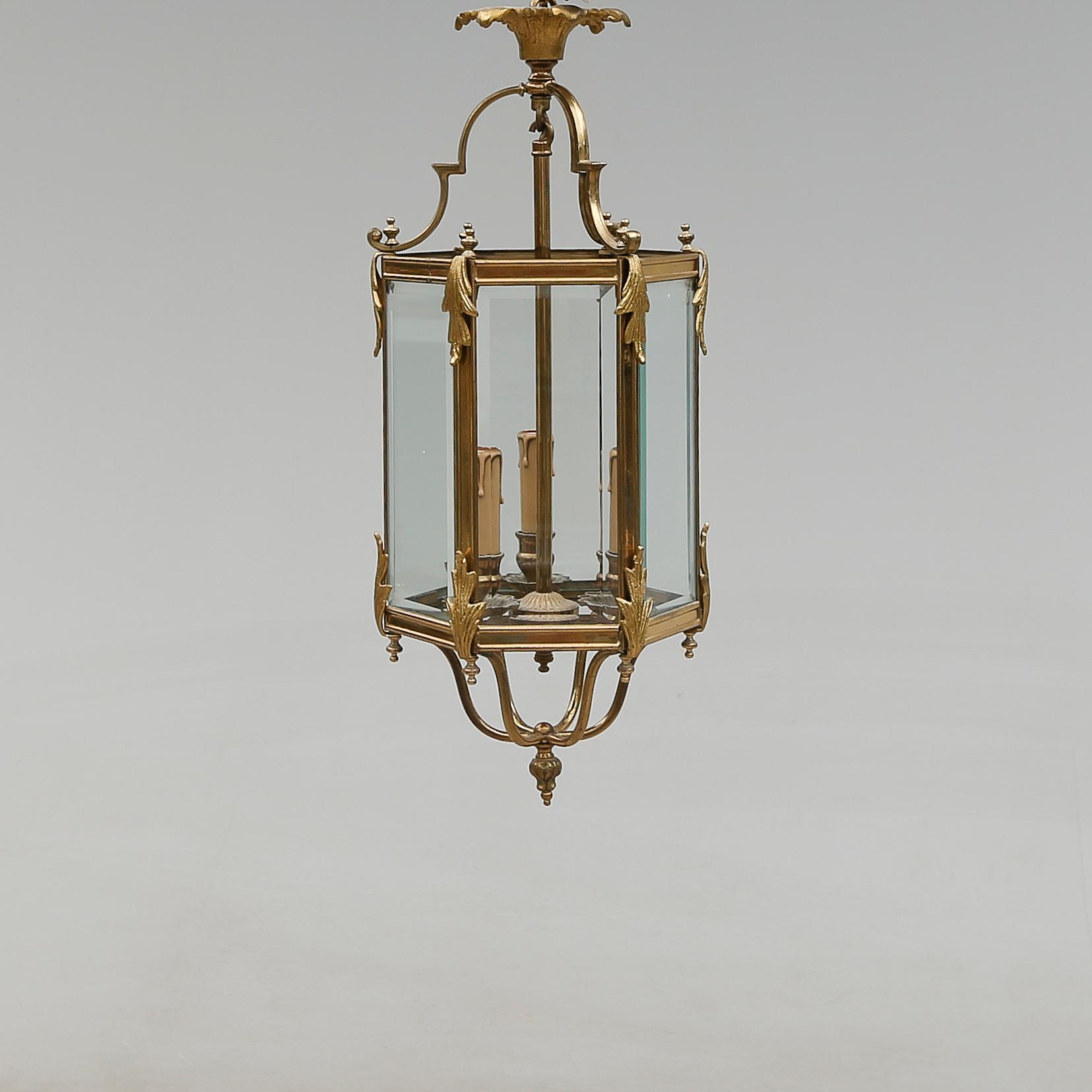 TAKLYKTA, 1900-talets andra hälft. Höjd ca 60 cm.