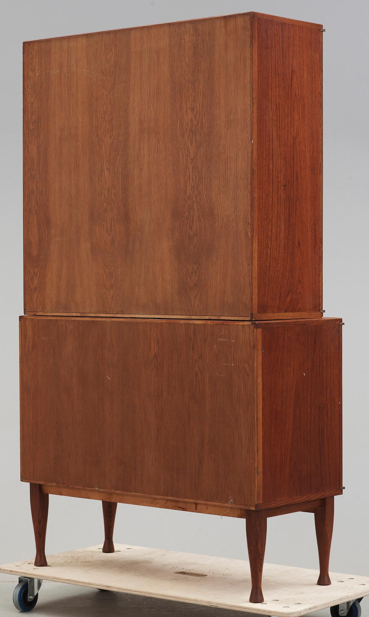 SKÅP. "Krus" Yngve Ekström, märkt Westbergs Möbler AB i Tranås, 1950-tal.