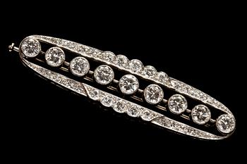 An old- and brilliant-cut diamond brooch.