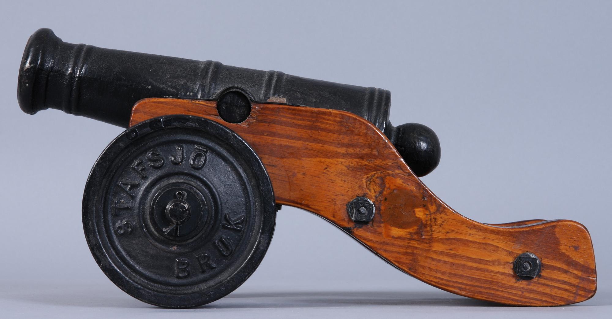 SALUTKANON, gjutjärn, STAFSJÖ BRUK.