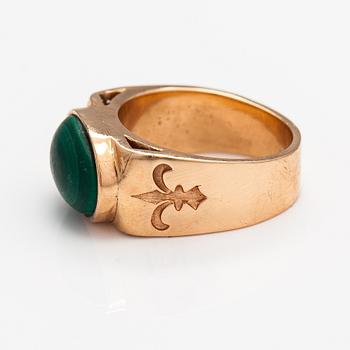 Sormus, 14k kultaa ja malakiitti.