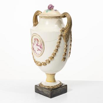 A flintware jar from Marieberg, Steen's period (1769-1788).