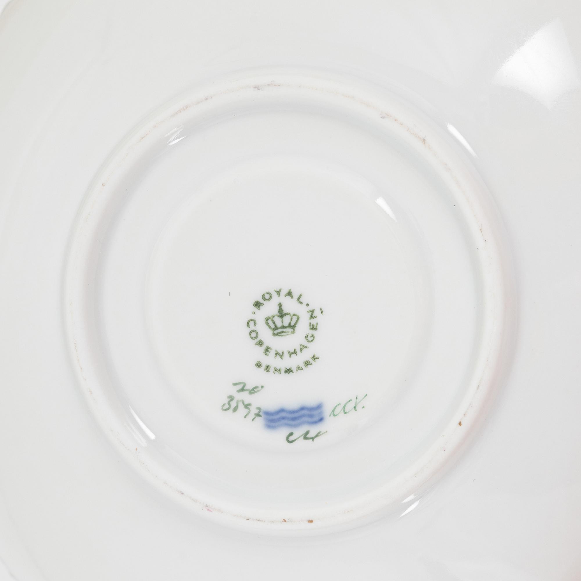 Royal Copenhagen, Kaffekoppar med fat, 4 st, porslin, "Flora Danica", Royal Copenhagen, Danmark, 1957.