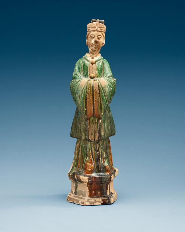 A green glazed pottery figure of a dignitary, Ming dynasty (1368-1644).