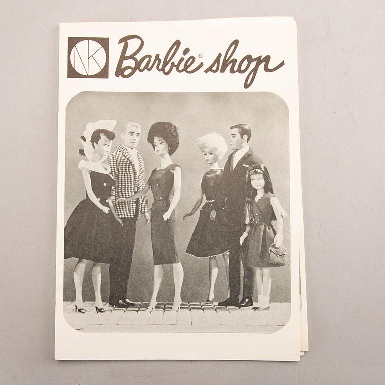 Dockor 4 st samt litteratur Barbie, Ken och Skipper Mattel 1960-tal.