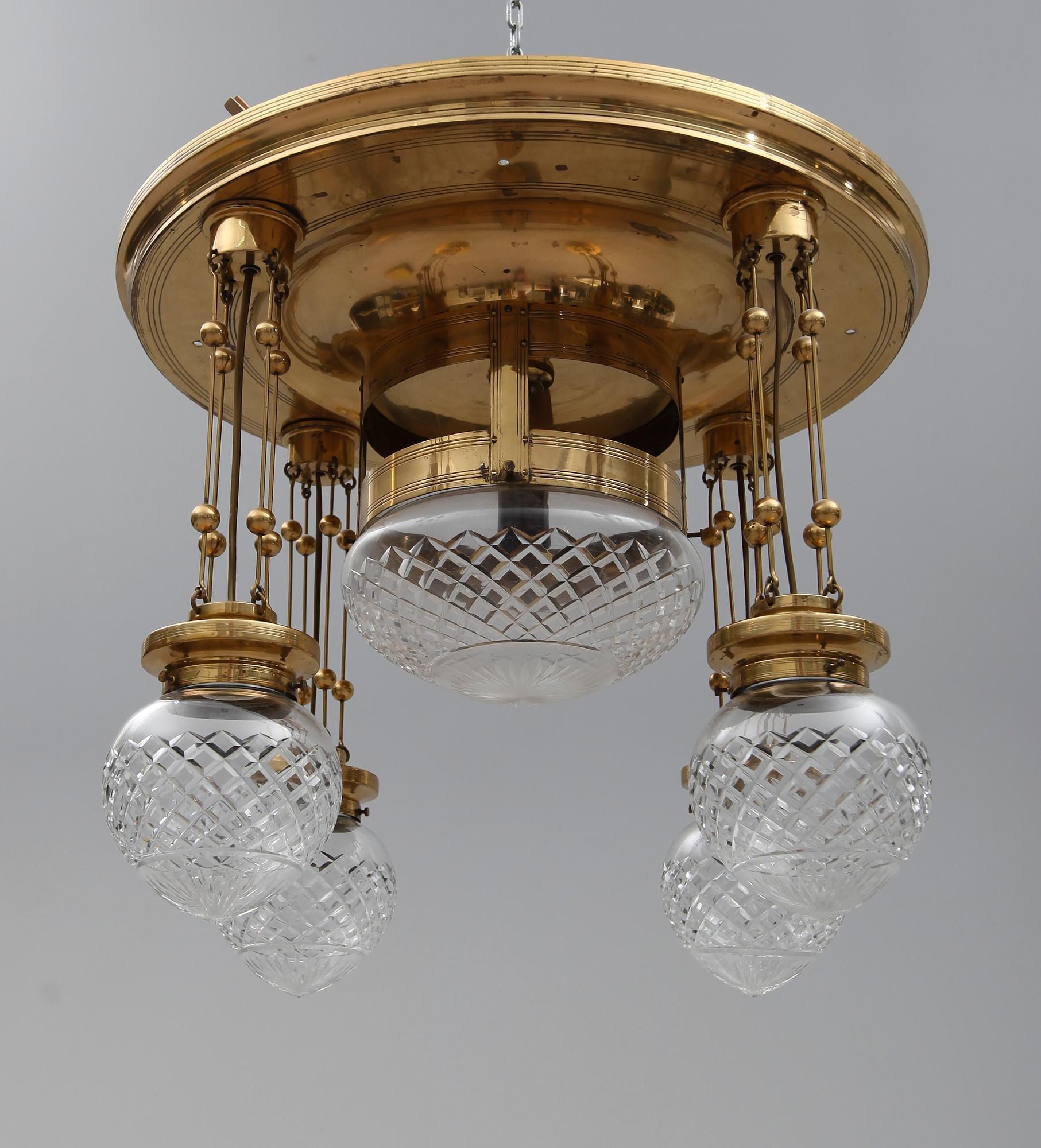 TAKLAMPA, 1900-talets första hälft. Höjd ca 52 cm.