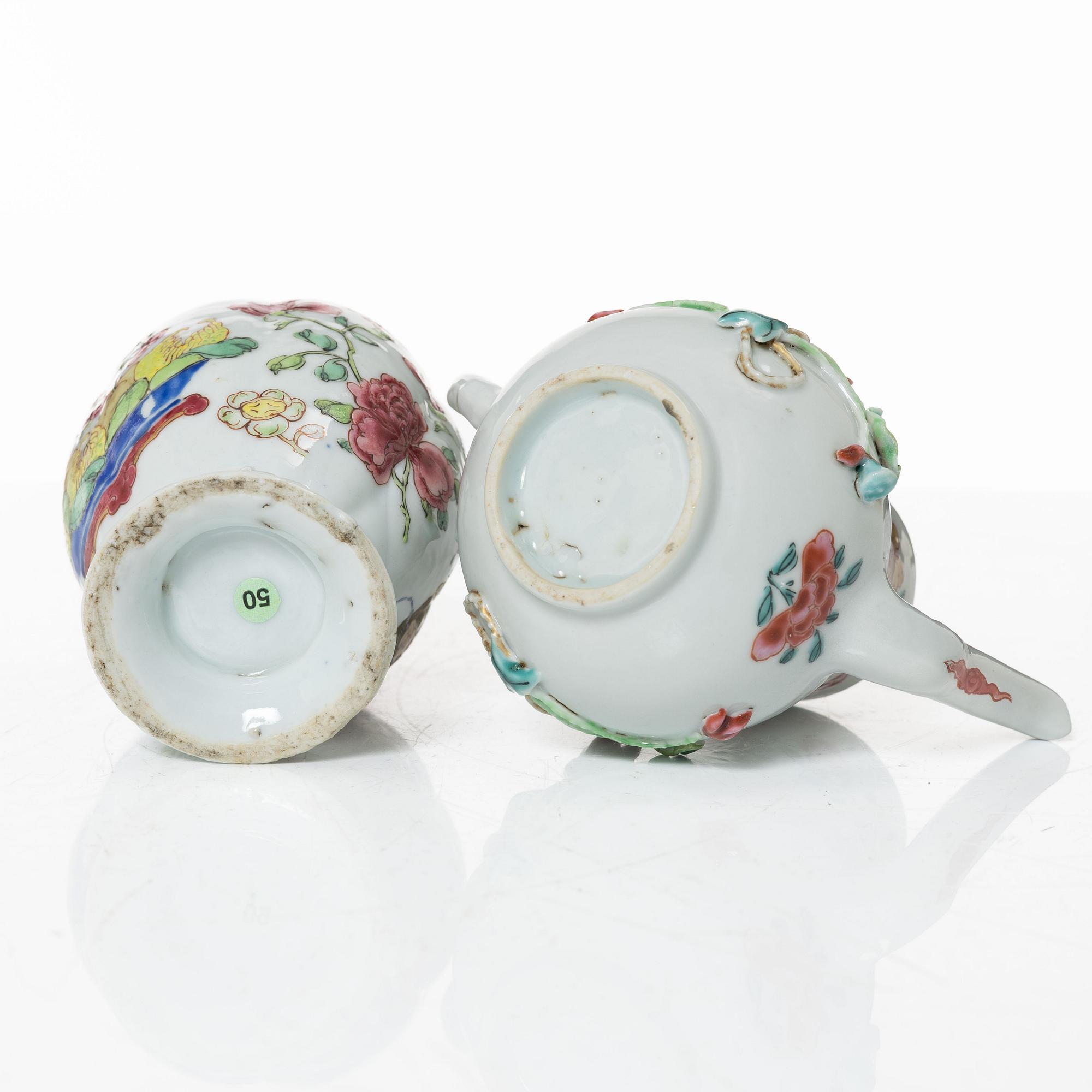 Tedosa och kanna samt kopp och lock, porslin, Kina, Qingdynstin, 1700-tal.