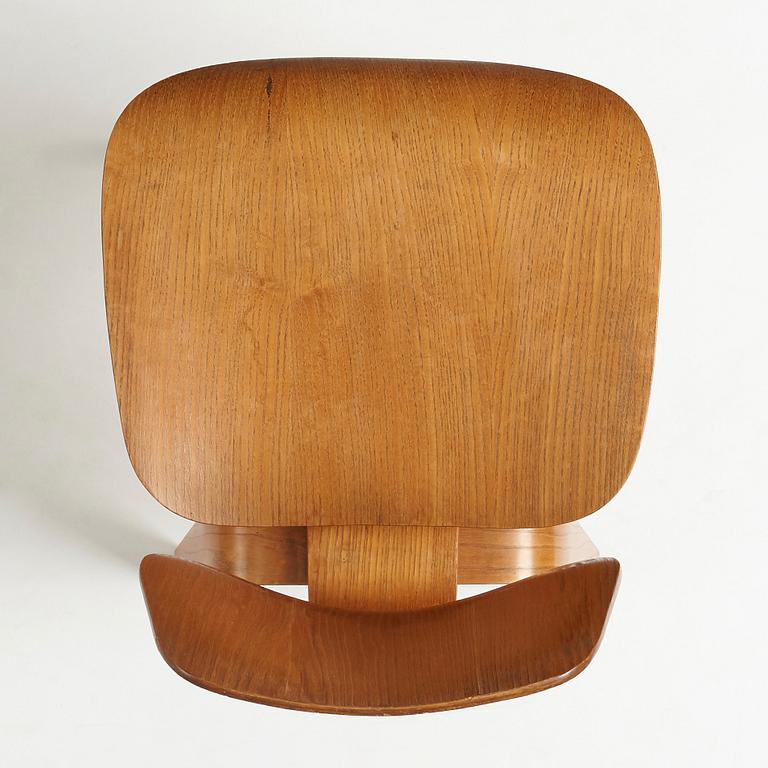 Charles & Ray Eames, a "DCW", chair, Evans Products Co USA, 1940's.