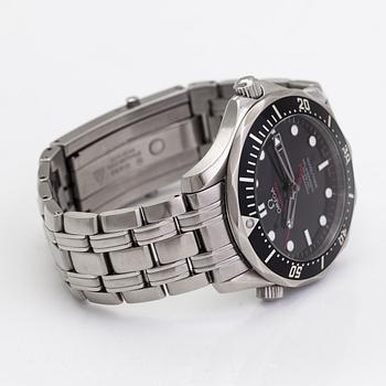Omega, Seamaster, Diver, "James Bond", co-axial, 300m, rannekello, 41 mm.
