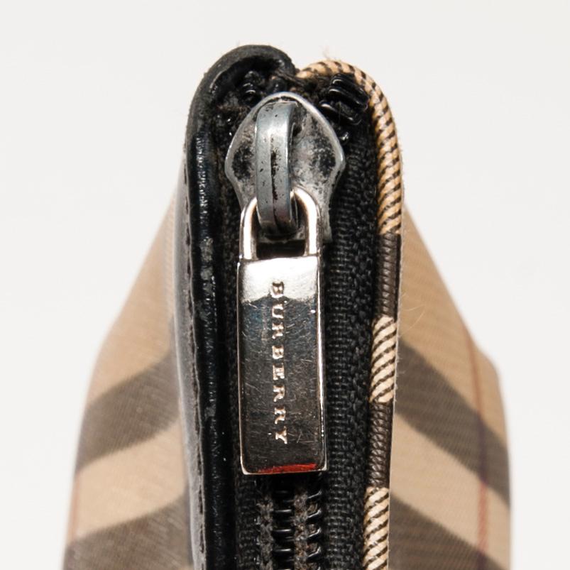 VÄSKA och NECESSÄR, Burberry.