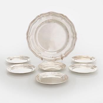 Tarjoilulautanen sekä samankaltaiset lasinaluset, 6 kpl, hopeaa, Itävalta-Unkari 1867-1922 ja Tšekkoslovakia 1949-1962.