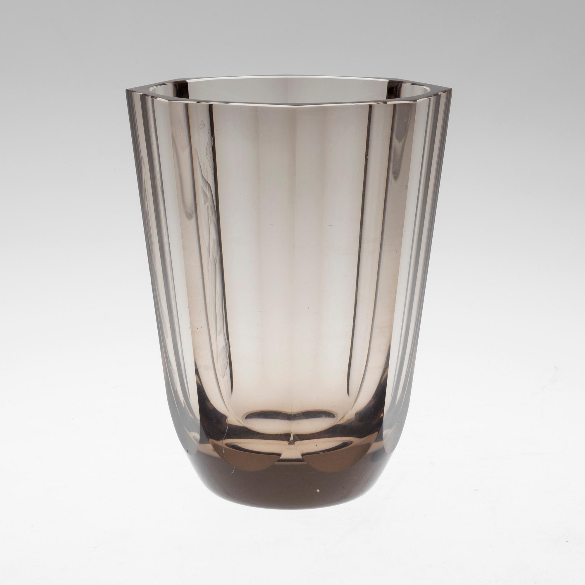 SIMON GATE, a glass vase from Orrefors.