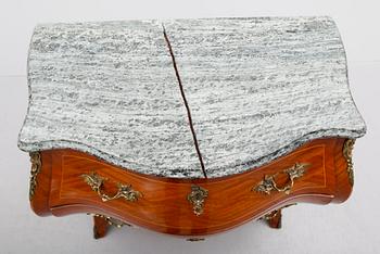BYRÅ, rokokostil, 1900-talets mitt.