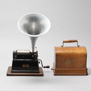 A phonograph from Edison, around the year 1900.